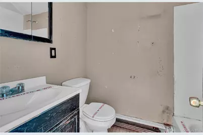 90 30th Street, Copiague, NY 11726 - Photo 13