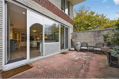 100 Hilton Avenue #M32, Garden City, NY 11530 - Photo 19