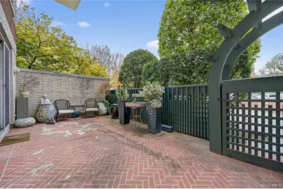 100 Hilton Avenue #M32, Garden City, NY 11530 - Photo 17