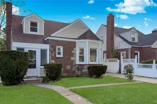 138 Windsor Pkwy, Hempstead, NY 11550 - Photo 7