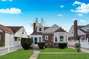 138 Windsor Pkwy, Hempstead, NY 11550 - Photo 9