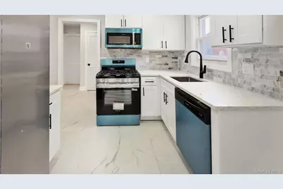 138 Windsor Parkway, Hempstead, NY 11550 - Photo 23