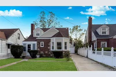 138 Windsor Parkway, Hempstead, NY 11550 - Photo 5