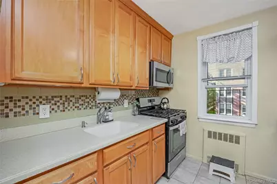 22 Mulford Place #2D, Hempstead, NY 11550 - Photo 9