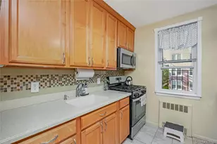 22 Mulford Pl, Hempstead, NY 11550 - Photo 9