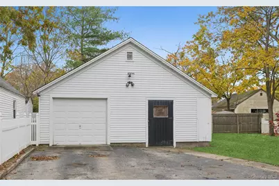 148 Woodhull Avenue, Riverside, NY 11901 - Photo 3