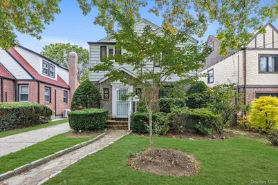 47-44 Glenwood Street, Little Neck, NY 11362 - Photo 3