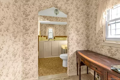 47-44 Glenwood Street, Little Neck, NY 11362 - Photo 17