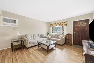 15 Santam Court, Bay Shore, NY 11706 - Photo 3