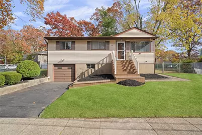 15 Santam Court, Bay Shore, NY 11706 - Photo 1