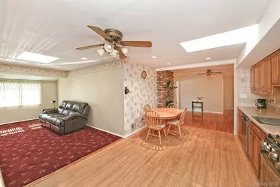 185 S Plaisted Avenue, Smithtown, NY 11788 - Photo 21