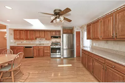 185 S Plaisted Avenue, Smithtown, NY 11788 - Photo 19