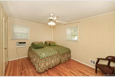 185 S Plaisted Avenue, Smithtown, NY 11788 - Photo 25