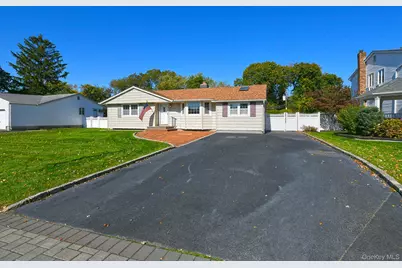 185 S Plaisted Avenue, Smithtown, NY 11788 - Photo 1