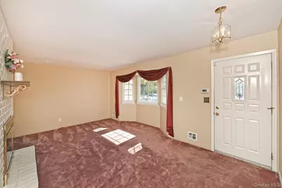 185 S Plaisted Avenue, Smithtown, NY 11788 - Photo 7