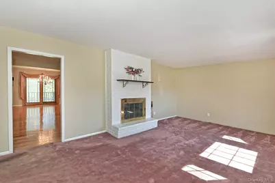 185 S Plaisted Avenue, Smithtown, NY 11788 - Photo 9