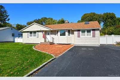185 S Plaisted Avenue, Smithtown, NY 11788 - Photo 3