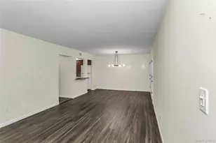 93 Palo Alto Dr, Plainview, NY 11803 - Photo 5