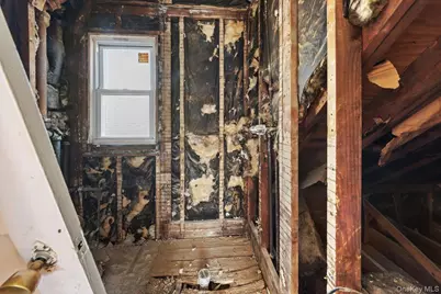 22415 138th Avenue, Jamaica, NY 11413 - Photo 21