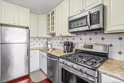 220-55 46th Avenue #16K, Bayside, NY 11361 - Photo 3