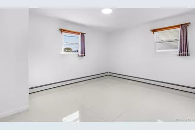 74 Venetian Prom, Lindenhurst, NY 11757 - Photo 25