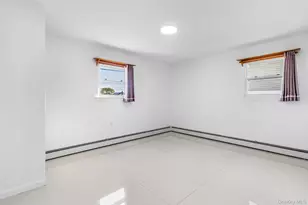 74 Venetian Prom, Lindenhurst, NY 11757 - Photo 25