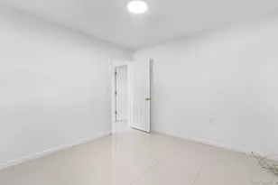 74 Venetian Prom, Lindenhurst, NY 11757 - Photo 27