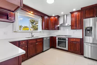 74 Venetian Prom, Lindenhurst, NY 11757 - Photo 9