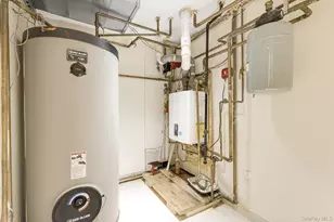 83-18 58th Ave, Middle Village, NY 11379 - Photo 31