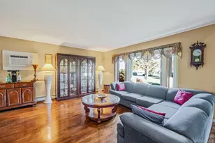 9 Dean Ct, Commack, NY 11725 - Photo 11