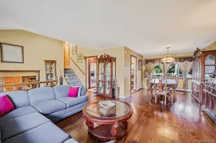 9 Dean Ct, Commack, NY 11725 - Photo 13