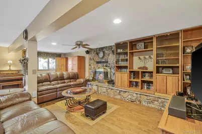 9 Dean Court, Commack, NY 11725 - Photo 27