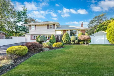 9 Dean Court, Commack, NY 11725 - Photo 3