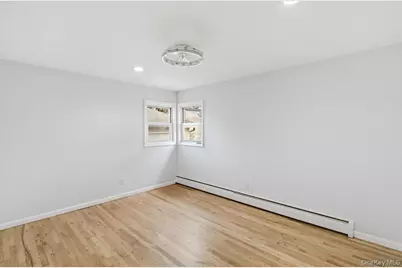 1040 Brookside Avenue, Uniondale, NY 11553 - Photo 15