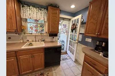 21 Lakeview Drive, Middle Island, NY 11953 - Photo 9