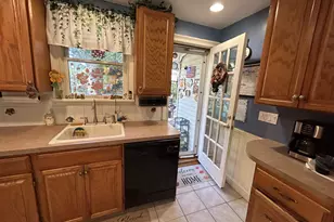 21 Lakeview Dr, Middle Island, NY 11953 - Photo 9