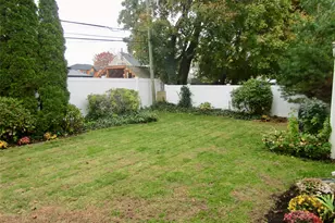 25 Pinetree Ln, Levittown, NY 11756 - Photo 23