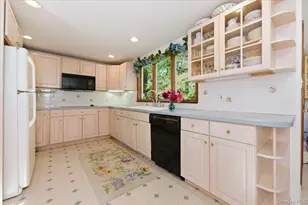 27 Cold Spring Hills Rd, Huntington, NY 11743 - Photo 13