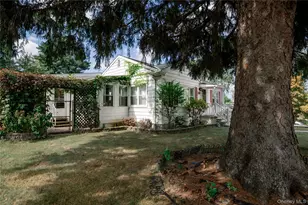 15 E Dogwood Dr, Poughkeepsie, NY 12601 - Photo 3