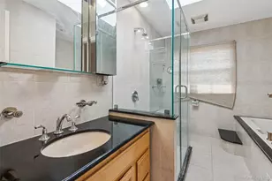 5 Valley Ln W, Woodmere, NY 11581 - Photo 23