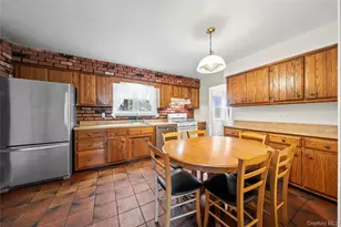 2129 Sycamore Ave, Ronkonkoma, NY 11779 - Photo 11