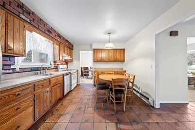 2129 Sycamore Avenue, Ronkonkoma, NY 11779 - Photo 9