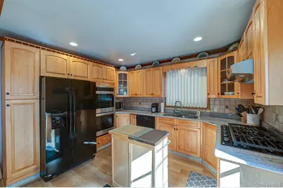 38 High Street, Roslyn Heights, NY 11577 - Photo 9