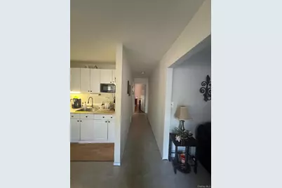 60 New Hampshire Avenue, Bay Shore, NY 11706 - Photo 27