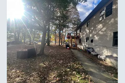 60 New Hampshire Avenue, Bay Shore, NY 11706 - Photo 39