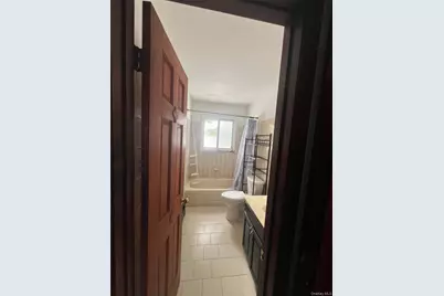 60 New Hampshire Avenue, Bay Shore, NY 11706 - Photo 17