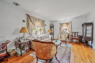 11582 237th St, Elmont, NY 11003 - Photo 9