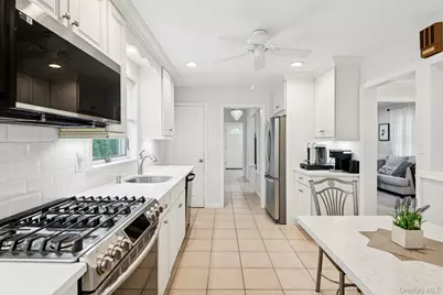 257 Bryant Avenue, Floral Park, NY 11001 - Photo 9