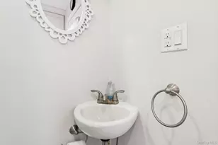 257 Bryant Ave, Floral Park, NY 11001 - Photo 11