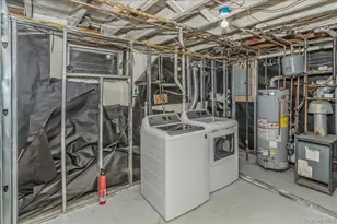 1016 Oaks Dr, Franklin Square, NY 11010 - Photo 17